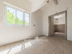 Prodej výrobních prostor, Koleč, 940 m2
