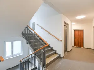 Pronájem bytu 1+kk, Praha - Hostivař, U továren, 34 m2