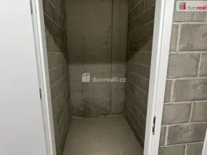Pronájem bytu 1+kk, Praha - Dolní Chabry, Ústecká, 37 m2