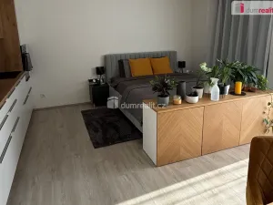Pronájem bytu 1+kk, Praha - Dolní Chabry, Ústecká, 37 m2