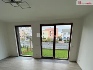 Pronájem bytu 1+kk, Praha - Dolní Chabry, Ústecká, 37 m2