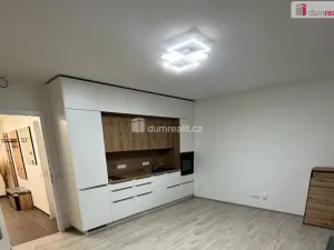Pronájem bytu 1+kk, Praha - Dolní Chabry, Ústecká, 37 m2
