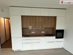 Pronájem bytu 1+kk, Praha - Dolní Chabry, Ústecká, 37 m2