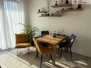 Pronájem bytu 1+kk, Praha - Dolní Chabry, Ústecká, 37 m2
