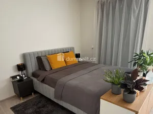 Pronájem bytu 1+kk, Praha - Dolní Chabry, Ústecká, 37 m2