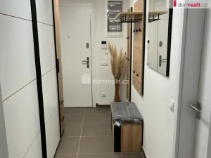 Pronájem bytu 1+kk, Praha - Dolní Chabry, Ústecká, 37 m2