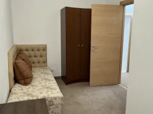 Pronájem bytu 3+1, Karlovy Vary, K. Čapka, 68 m2