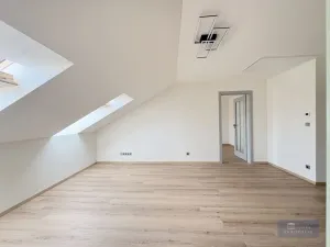Pronájem bytu 2+kk, Praha, Kotlaska, 58 m2