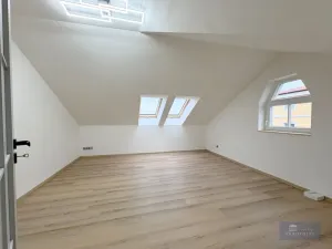 Pronájem bytu 2+kk, Praha, Kotlaska, 58 m2