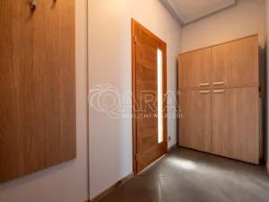 Pronájem kanceláře, Jesenice, Nákupní, 77 m2