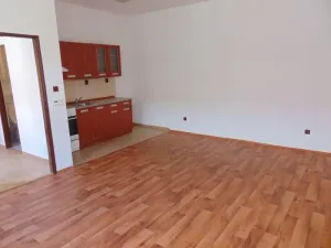 Pronájem bytu 1+kk, Praha - Smíchov, Plzeňská, 35 m2