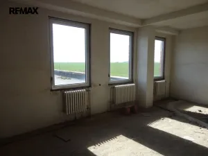 Prodej obchodního prostoru, Oskořínek, Chlebská, 1600 m2