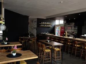 Pronájem restaurace, Pardubice, nábřeží Závodu míru, 100 m2