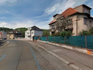 Prodej podílu 1/4 činžovního domu, Praha - Hlubočepy, V násypu, 430 m2