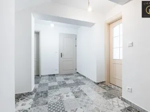 Prodej bytu 2+kk, Jáchymov, náměstí Republiky, 67 m2