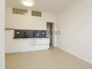 Pronájem bytu 1+kk, Praha, Myslbekova, 26 m2