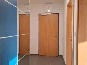 Pronájem bytu 2+kk, Praha - Vysočany, Pod Harfou, 45 m2