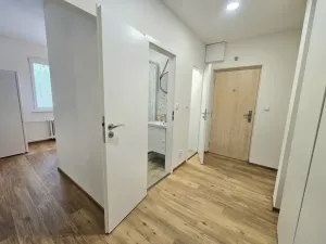Pronájem bytu 2+1, Praha, Šantrochova, 59 m2
