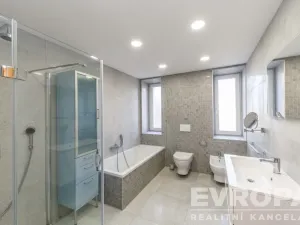 Pronájem vily, Průhonice, Sadová, 350 m2