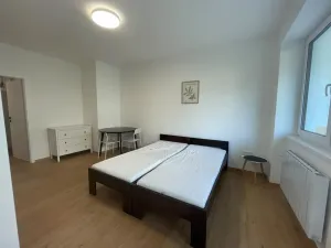 Pronájem bytu 3+kk, Praha - Vysočany, Novovysočanská, 73 m2