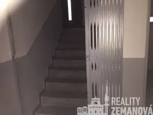 Pronájem skladu, Praha - Strašnice, Pod strašnickou vinicí, 48 m2