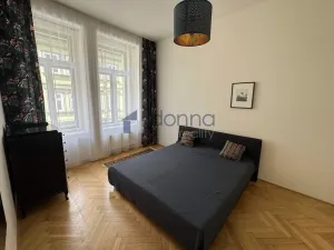 Pronájem bytu 2+1, Praha, Roháčova, 58 m2