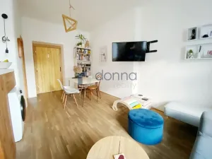 Pronájem bytu 2+kk, Praha, U Uranie, 51 m2