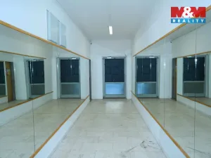 Pronájem obchodního prostoru, Teplice - Trnovany, Masarykova třída, 200 m2