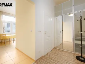 Prodej bytu 1+1, Karlovy Vary - Drahovice, Vítězná, 40 m2