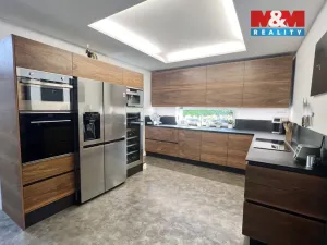 Prodej rodinného domu, Knovíz, 214 m2