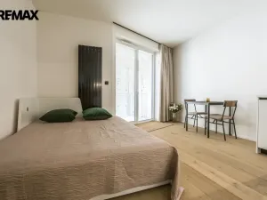 Pronájem bytu 1+kk, Praha - Vršovice, Krymská, 26 m2