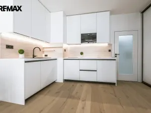 Pronájem bytu 1+kk, Praha - Vršovice, Krymská, 26 m2