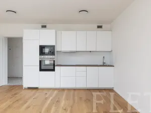 Pronájem bytu 1+kk, Praha - Radlice, U Komína, 39 m2