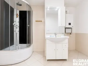 Prodej ubytování, Šluknov, nám. Míru, 330 m2