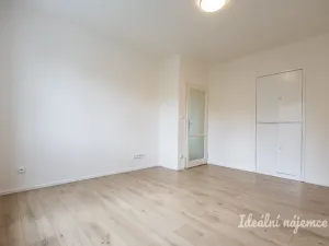 Pronájem bytu 2+1, Praha - Podolí, Dvorecká, 57 m2
