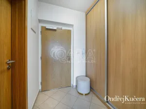 Prodej bytu 1+kk, Praha - Horní Měcholupy, Modenská, 70 m2