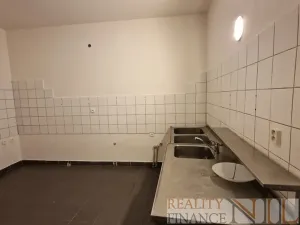 Pronájem obchodního prostoru, Dobřany, Školní, 79 m2
