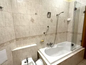 Prodej bytu 3+1, Karlovy Vary, Sadová, 112 m2