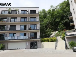 Pronájem bytu 1+kk, Praha - Hlubočepy, Na Zlíchově, 26 m2