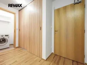 Pronájem bytu 1+kk, Praha - Žižkov, Ke kapslovně, 53 m2