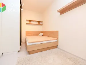 Pronájem bytu 1+kk, Praha, Dolnocholupická, 37 m2