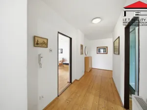 Prodej činžovního domu, Rynholec, nám. 1. máje, 561 m2