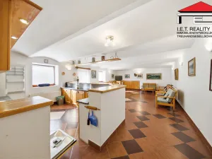 Prodej činžovního domu, Rynholec, nám. 1. máje, 561 m2