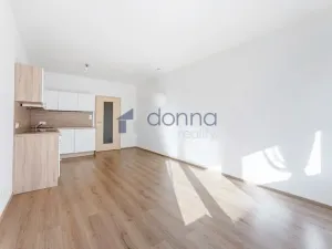 Pronájem bytu 1+kk, Praha, U Hostavického potoka, 32 m2