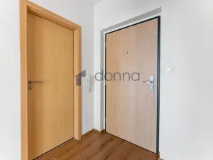 Pronájem bytu 1+kk, Praha, U Hostavického potoka, 32 m2