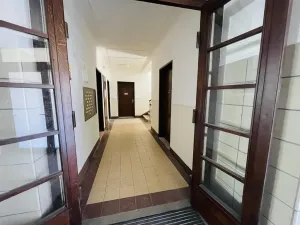 Pronájem bytu 1+kk, Praha - Vršovice, Tolstého, 31 m2