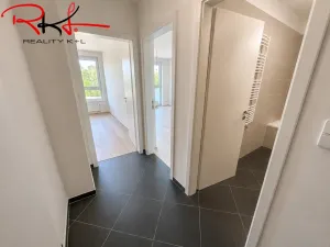 Pronájem bytu 2+kk, Praha, Pod Harfou, 45 m2