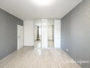 Pronájem bytu 2+kk, Praha - Vysočany, Strnadových, 50 m2