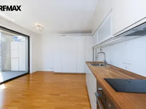Pronájem bytu 1+kk, Praha, Smrčkova, 32 m2