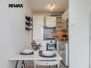 Prodej bytu 2+kk, Praha - Kobylisy, Třebenická, 41 m2
